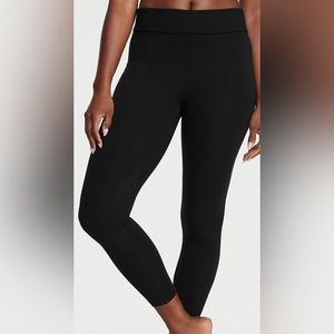 Victoria’s Secret black yoga leggings.